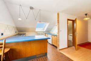 AIGNER - Mitten im Westend: Helle Dachgeschosswohnung mit offenem Wohnkonzept – 80686 Friedenheim, München – Vorschaubild 4