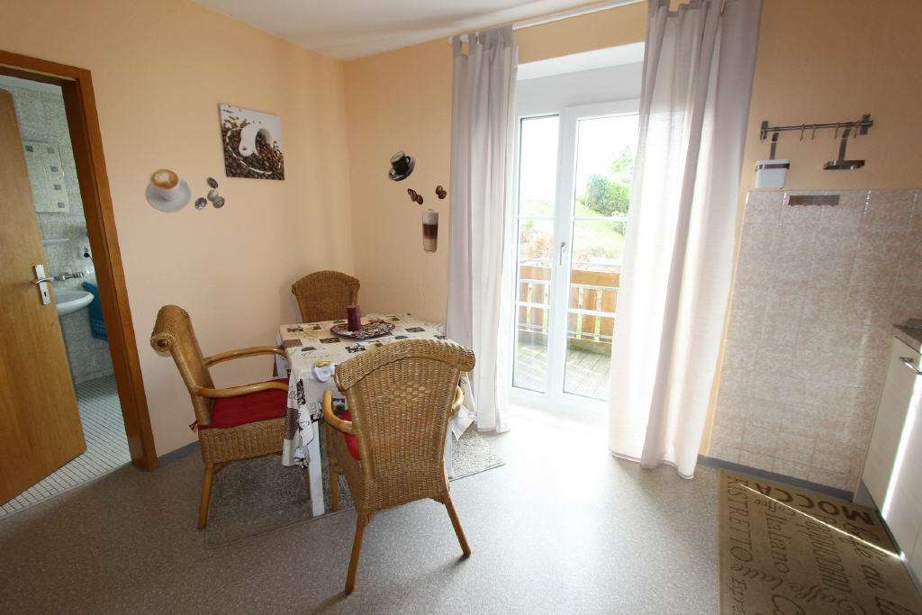 Immobilie in Wangen im Allgäu - 3,5 Zimmer mit sonnigem Balkon in guter Lauflage zur Altstadt - Bild 2