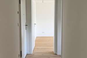 Komplett saniert: 3 Zimmer, Echtholzparkett, großer Balkon, Wärmempumpe - provisionsfrei – 85356 Freising – Vorschaubild 4