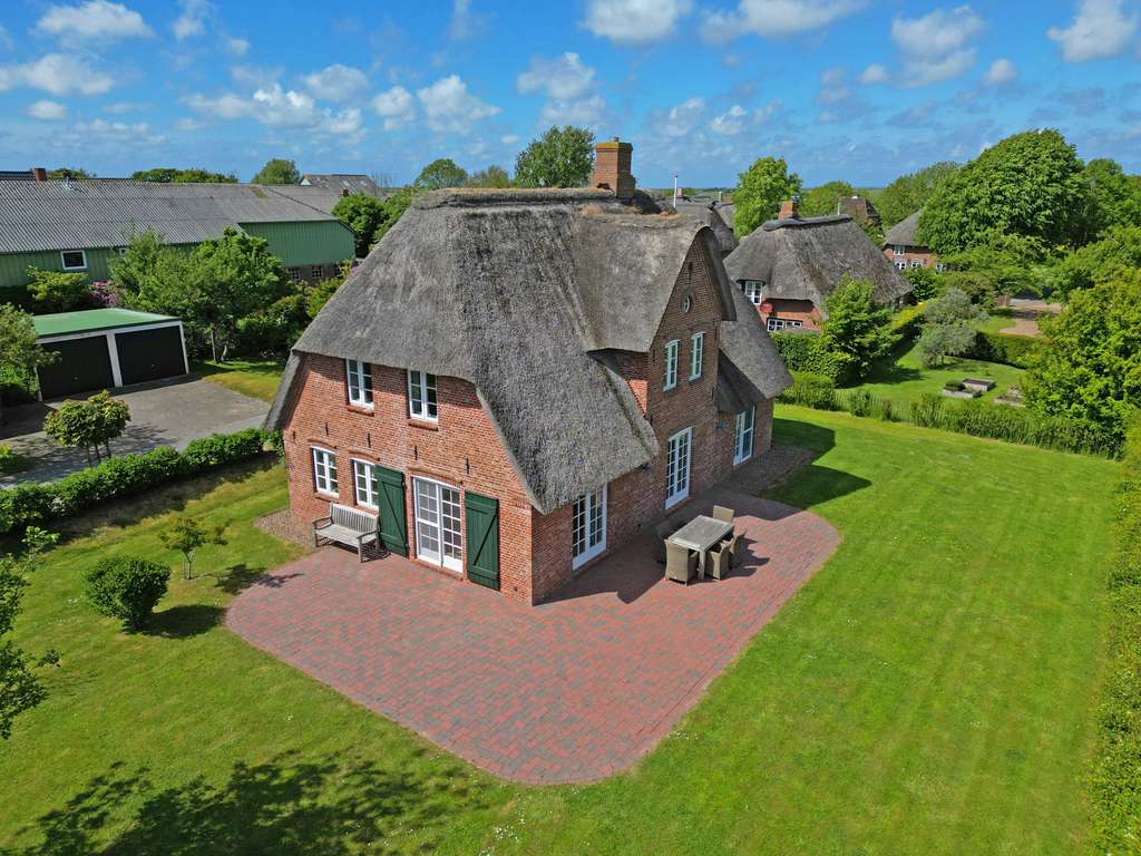 Immobilie in Oldsum - Wohnen unter Reet – idyllisches Anwesen mit schönem Grundstück - Bild 1