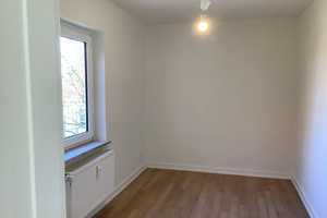 Ihre neue Wohnung: frisch renovierte 2,5-Zimmer-Wohnung, sofort anmietbar! – Grünewaldstr. 16, 23564 Lübeck – Vorschaubild 7