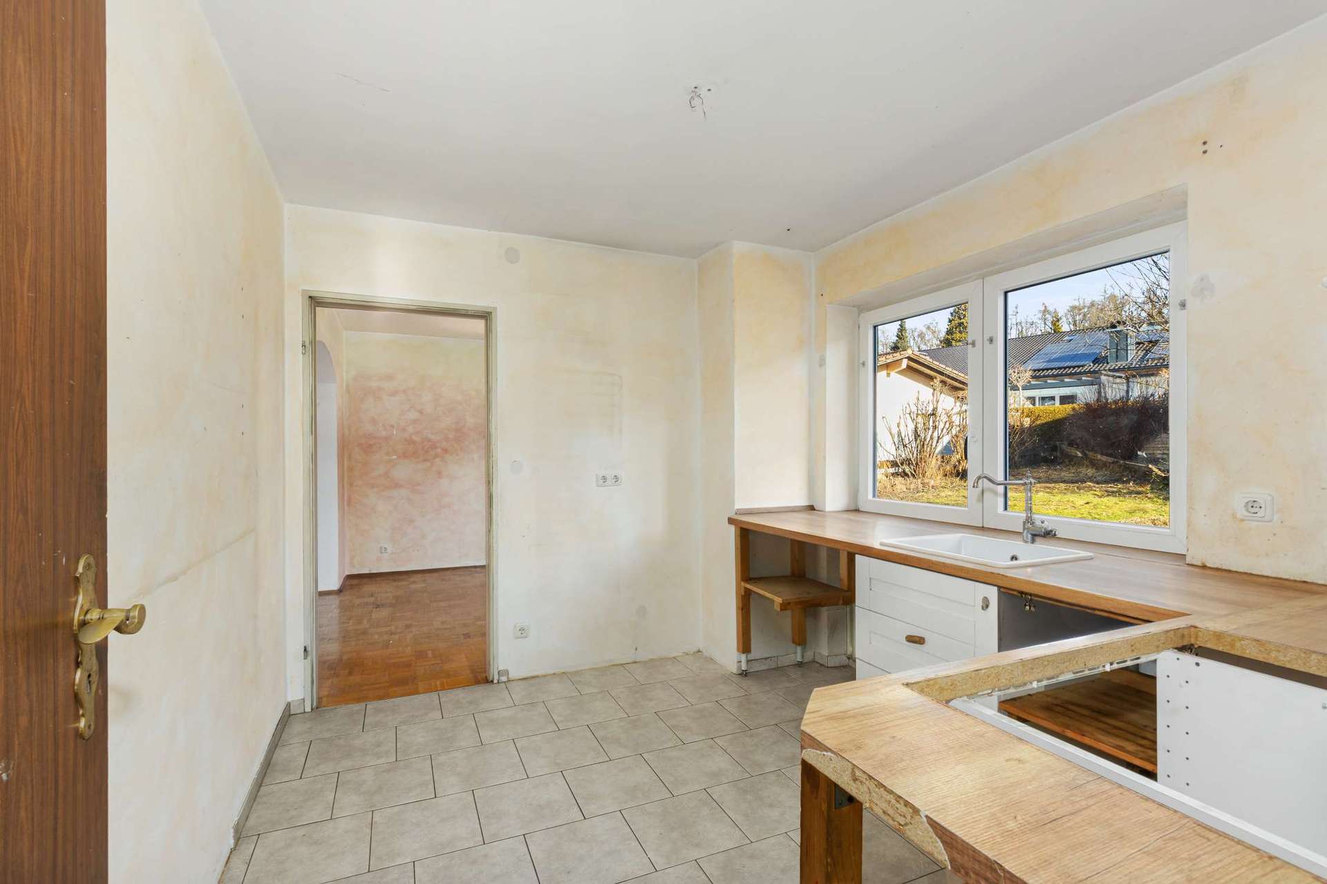 Immobilie in Grabenstätt - Sanierungsbedürftiges EFH mit separatem KG-Zugang | Ideal für Wohnen und Arbeiten unter einem Dach - Bild 7