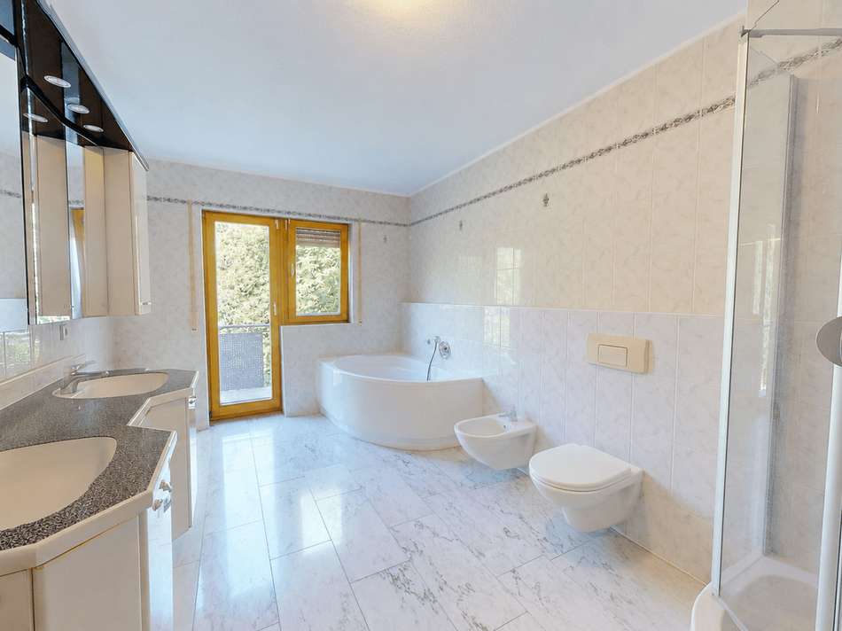 OG, Badezimmer (KI-generiert)