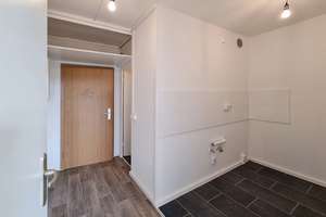 Ganz oben wohnen und Weitblick genießen! Wir renovieren 1-Zimmer-Wohnung! ** AB NOVEMBER **!