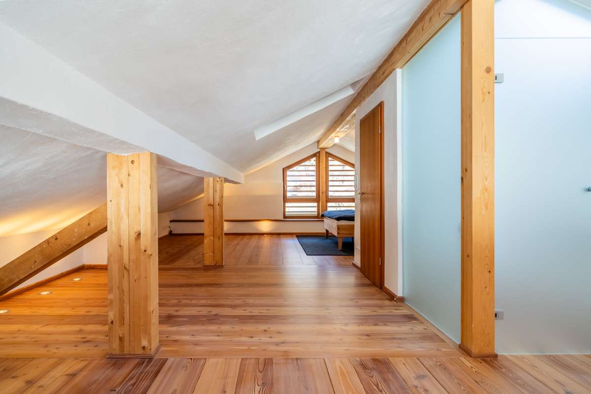 Immobilie in Schleching - Rarität in malerischer Lage:
Einzigartiges Anwesen im Landhaus-Stil mit Gästebereich und Alpenblick - Bild 7