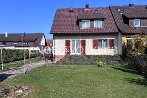 Kernsanierungsbedürftiges Bestandshaus mit großzügigem Garten und Anbauoption – Die vollständige Adresse der Immobilie erhältst du vom Anbieter., 74343 Sachsenheim – Vorschaubild 1