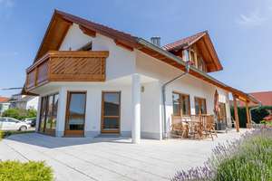 Familienhaus - Solides, gepflegtes und sonniges 2-Familienhaus mit großem Garten in schöner Dorflage – Die vollständige Adresse der Immobilie erhältst du vom Anbieter., 78727 Oberndorf am Neckar – Vorschaubild 4