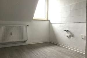 Flotte 2-Zimmer-Dachgeschosswohnung in Stadtlage! – Blumenthalstr. 18, 45138 Huttrop, Essen – Vorschaubild 3