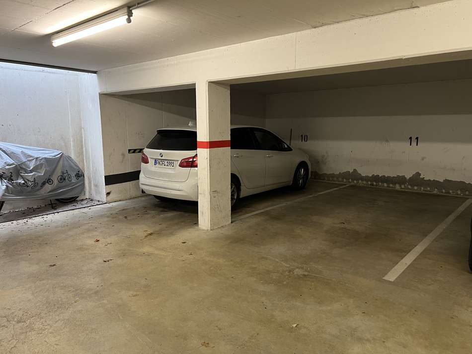 16 Tiefgaragen Stellplatz