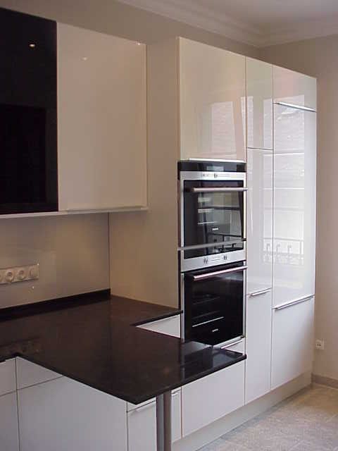 Traumhafte 4-Zimmer Altbauwohnung in bester Westendlage...V-E-R-M-I-E-T-E-T.. image 3