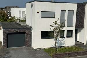 Architekten-DHH in Opladen | 150 m², LEICHT-Küche, Kamin, Klima, Garten & Garage