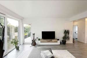 Helle 2 Zimmer Wohnung mit Kochinsel und Balkon