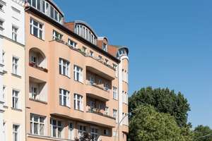 Erstattung der Erwerbsnebenkosten: Vermietete 4-Zimmer Wohnung nahe Landwehrkanal – Kottbusser Damm 22, 10967 Kreuzberg, Berlin – Vorschaubild 1