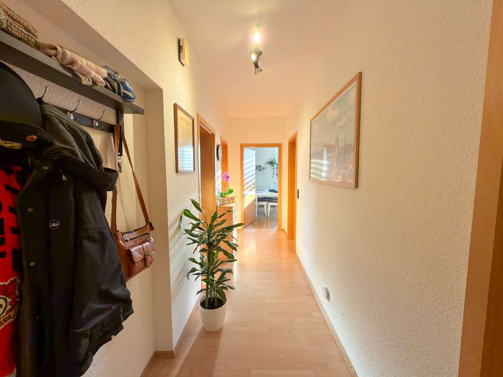 Immobilie in Burscheid - Wohnen & Investieren: Großzügiges Eigenheim mit Mieteinnahmen und Baureserve   - Bild 1