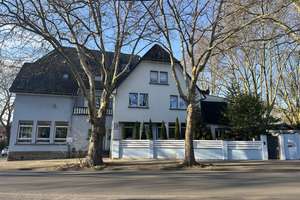 nur ca. 8.5 €/m² 150 m² Erdgeschosswohnung mit Terrasse, 2 Bädern und Garage