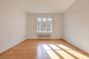 Zwei Balkone, viel Licht und Ruhe – bezugsfreie 3 Zimmer in Charlottenburg – Die vollständige Adresse der Immobilie erhältst du vom Anbieter., 10589 Charlottenburg, Berlin – Vorschaubild 3