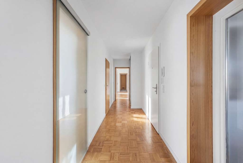 Immobilie in Haar - Außergewöhnliche Dachterrassenwohnung mit großer Südterrasse und traumhaftem Ausblick - Bild 2