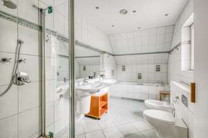 Lichtdurchflutete 4-Zimmer-Maisonettewohnung in ruhiger und grüner Lage in Nikolassee – Die vollständige Adresse der Immobilie erhältst du vom Anbieter., 14129 Nikolassee, Berlin – Vorschaubild 5