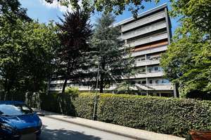 Modernes, vollmöbliertes Apartment mit Balkon & separater Küche