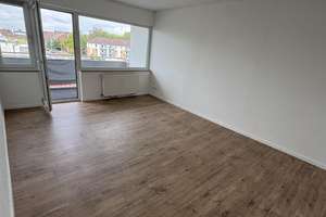 Renovierte 2,5 Zimmer Wohnung in zentraler Lage mit 2 Balkonen – Eschenstr. 129, 47055 Wanheimerort, Duisburg – Vorschaubild 3