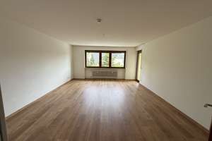 Großzügige 3-Zimmer-Wohnung mit viel Licht und guter Verkehrsanbindung in Nürnberg Schniegling – Herderstraße 36, 90427 Schniegling, Nürnberg – Vorschaubild 2