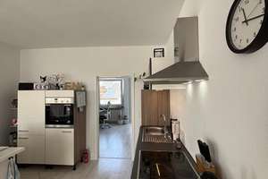 Zuhause mit drei geräumigen hellen Zimmern in zentraler Lage von Düsseldorf – Die vollständige Adresse der Immobilie erhältst du vom Anbieter., 40210 Friedrichstadt, Düsseldorf – Vorschaubild 2