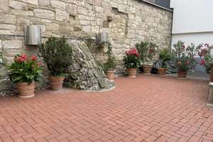 Wohnhaus mit Gastronomie und Terrasse mitten in Großbottwar – Die vollständige Adresse der Immobilie erhältst du vom Anbieter., 71723 Großbottwar – Vorschaubild 1