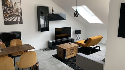 Moderne, uneinsehbare DG Wohnung mit Blick in den Park