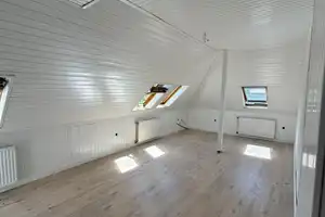 Sanierte 3-Zimmer-DG-Wohnung in Mönchengladbach – Mönchengladbach – Vorschaubild 2