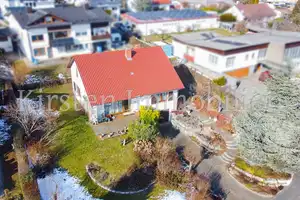 Einfamilienhaus in Top-Lage mit Garage & großem Garten, Perfekt für Familien, mit Blick auf die Burg – Zollernalbkreis – Vorschaubild 4