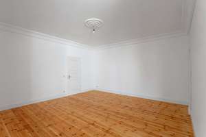 Bezugsfreie 3-Zimmer-Wohnung in Rigaer Straße. Hohe Decken, Dielenböden, Altbauflair. – Die vollständige Adresse der Immobilie erhältst du vom Anbieter., 10247 Friedrichshain, Berlin – Vorschaubild 3