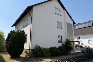 3 Familienhaus mit Garagen, Garten und Balkon sowie PV Anlage