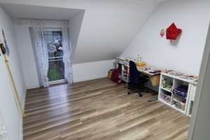 Geräumige, möblierte Doppelhaushälfte mit Garten, Pool und Kamin in ruhiger Lage - HH-Eidelstedt – 22523 Eidelstedt, Hamburg – Vorschaubild 18