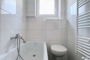 komplett SANIERT + sofort FREI + 2,5 Zimmer-Wohnung + EBK + Süd-Loggia in Lankwitz + Fensterbad – Berlin – Vorschaubild 7