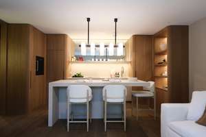 Stilvoll designmöblierte 2-Zimmer-Wohnung mit sonnigem Süd-West-Balkon – Neuberghauserstraße 3, 81675 Altbogenhausen, München – Vorschaubild 1