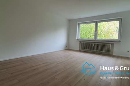 *** renovierte und gut geschnittene 2-Zimmer-Wohnung mit Balkon in Aachen-Schönforst ***