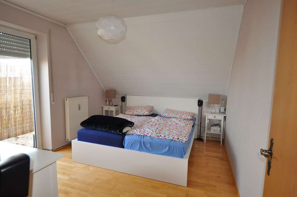 Immobilie in Sinzing - Attraktive 3 Zimmer Wohnung mit ausgebautem Dachboden, zwei Balkonen & PV Anlage in Sinzing - Bild 4