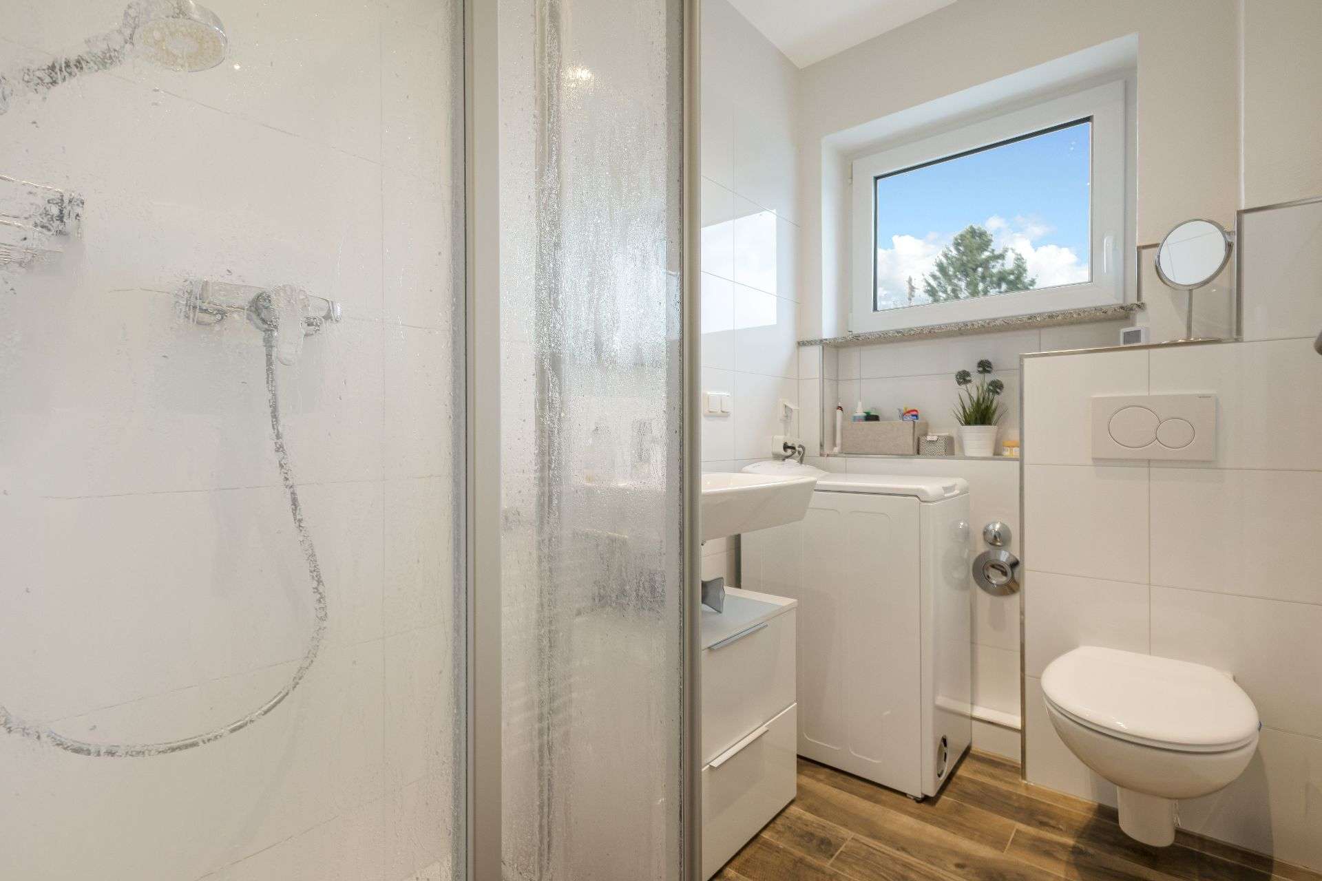 Immobilie in Schwalbach - Wohnen und Investieren: Saniertes Mehrfamilienhaus in attraktiver Feldrandlage in Schwalbach/Ts. - Bild 13