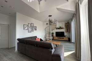 Maisonette mit Sonnenbalkon unterm Dach: zwei Ebenen, eine Wendeltreppe, Blick über die Südstadt – Die vollständige Adresse der Immobilie erhältst du vom Anbieter., 90763 Südstadt Industriegebiet, Fürth – Vorschaubild 2