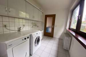 Wunderschönes Einfamilien Reihenhaus in TOP Lage! Mit großer Mehrfachgarage und drei Stellplätzen – Hohenneuffenstraße 10, 72622 Nürtingen – Vorschaubild 7