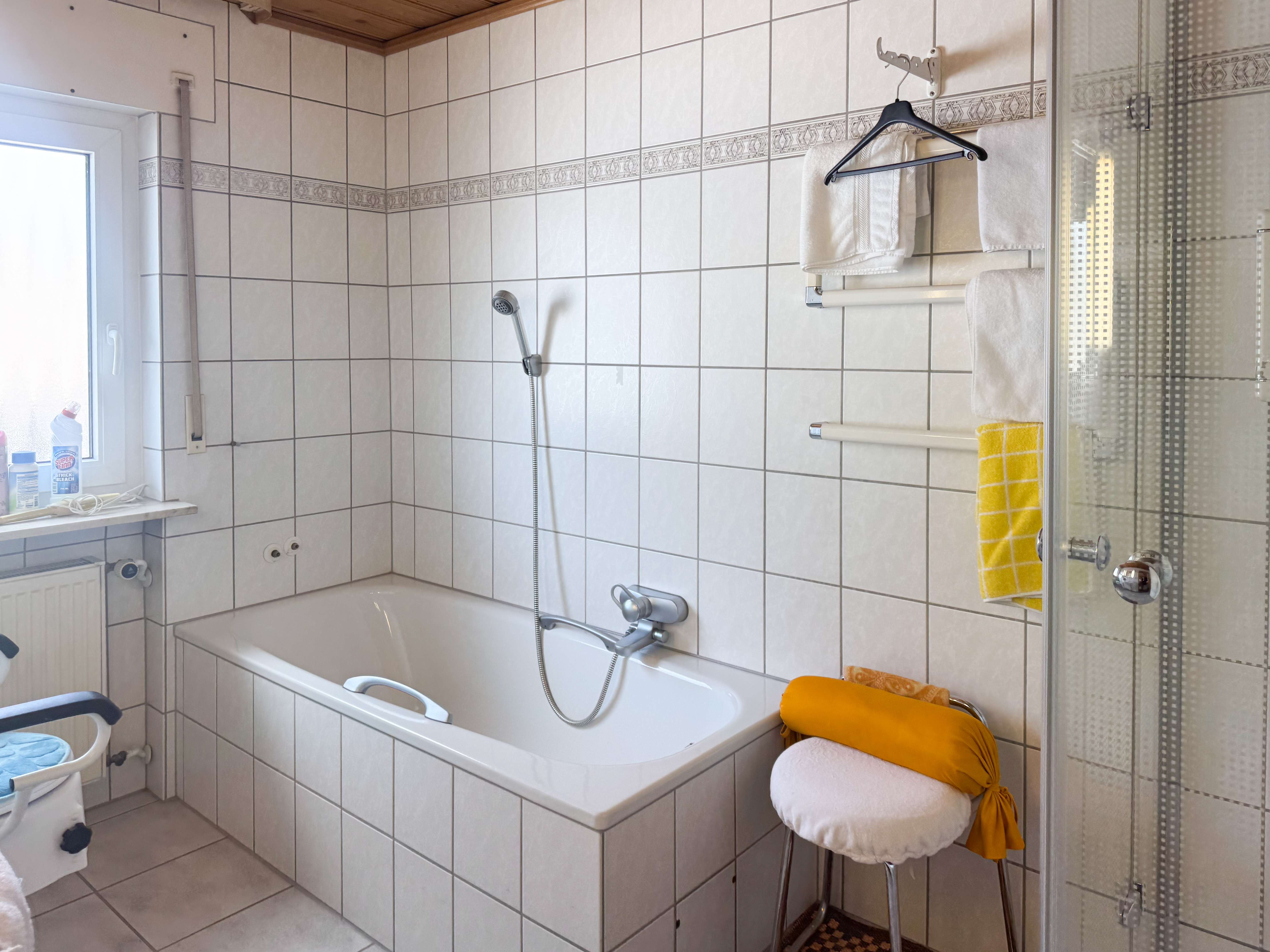 Immobilie in Riedstadt - Großzügiges und gepflegtes Zweifamilienhaus mit Garten, Terrasse, und Garagen sowie Ausbaupotenzial - Bild 14