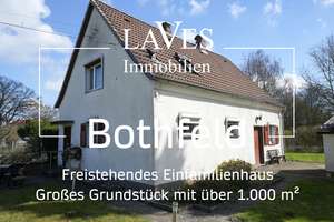 freistehendes Einfamilienhaus mit großem Grundstück
