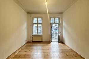 TRAUMHAFTE 2-Zimmer-Altbauwohnung, großer Südbalkon, Altbau-Dielen-bezugsfrei! ruhige Lage! – Dolziger Straße 39, 10247 Berlin – Vorschaubild 2