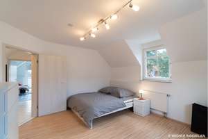 Freie, sonnige DG-Wohnung mit EBK, Balkon, Laminat und Duplexparker | WAGNER IMMOBILIEN – Die vollständige Adresse der Immobilie erhältst du vom Anbieter., 65205 Erbenheim, Wiesbaden – Vorschaubild 7