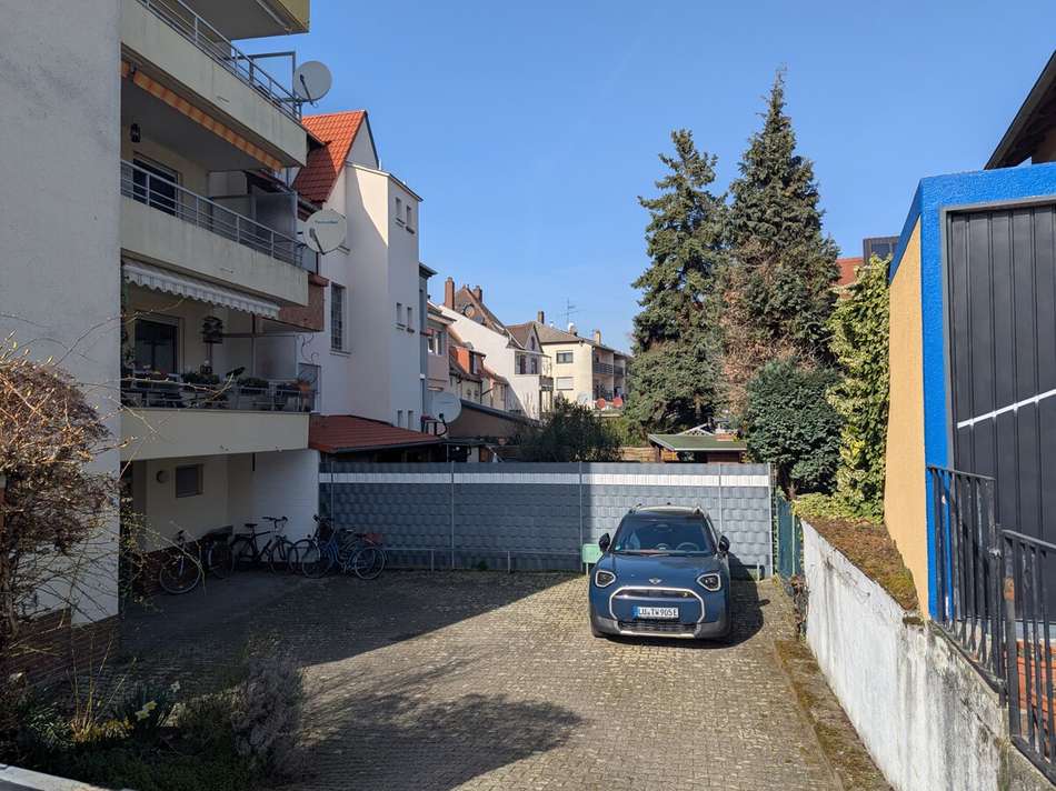 Hof mit Stellplatz
