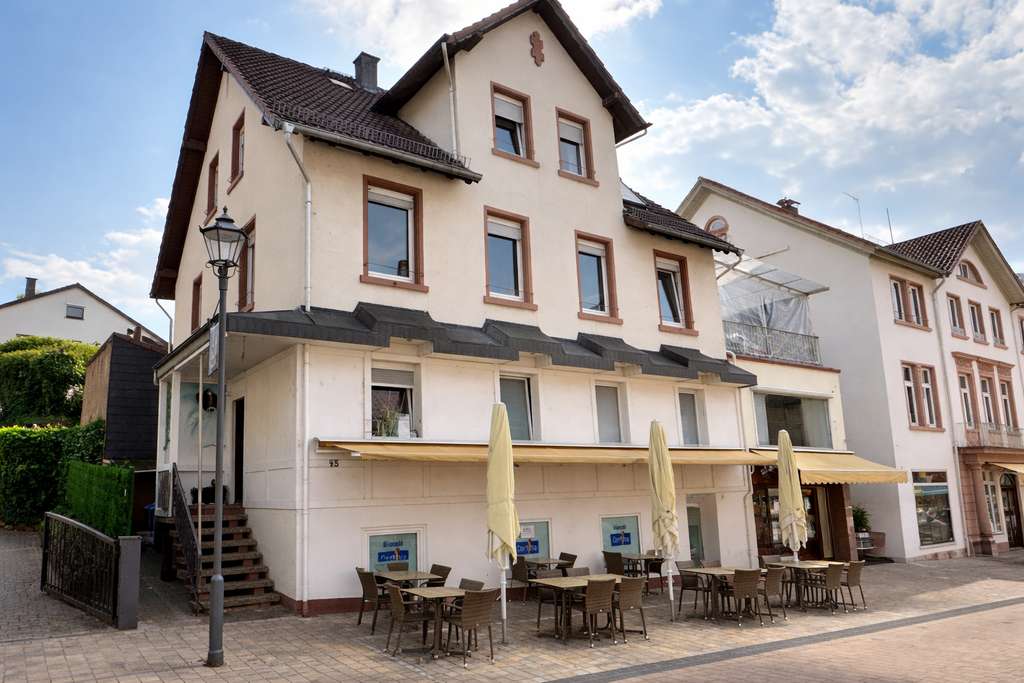 Immobilie in Erbach - Mehrfamilienhaus mit 4 Wohneinheiten und Gewerbeeinheit (Eiscafé) in zentraler Lage von Erbach - Bild 0