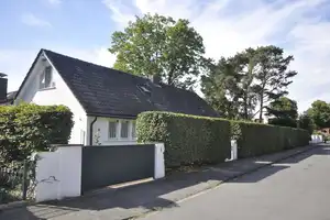 WOHNEN & LEBEN in ALT-WITTLAER:
Klassischer Winkel-Bungalow 
in fußläufiger Nähe zum RHEINDEICH! – Düsseldorf – Vorschaubild 2