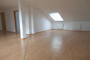 +++ Individuelle Dachgeschosswohnung mit Aufzug in der Neustadt +++