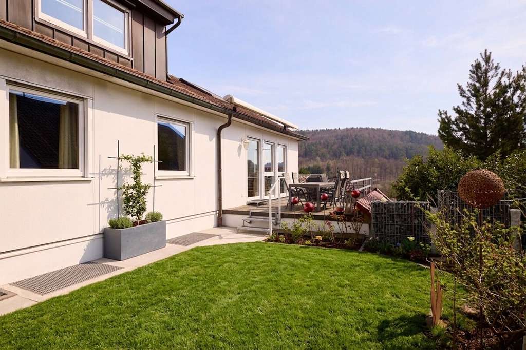 Immobilie in Rudersberg - Großzügiges Zweifamilienhaus mit Einliegerwohnung & traumhaftem Fernblick - Bild 0