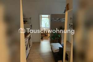 Tauschwohnung: Schöne kleine Altbauwohnung mit Mini Balkon und Garten